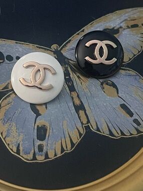 Set of 2 Chanel Buttons